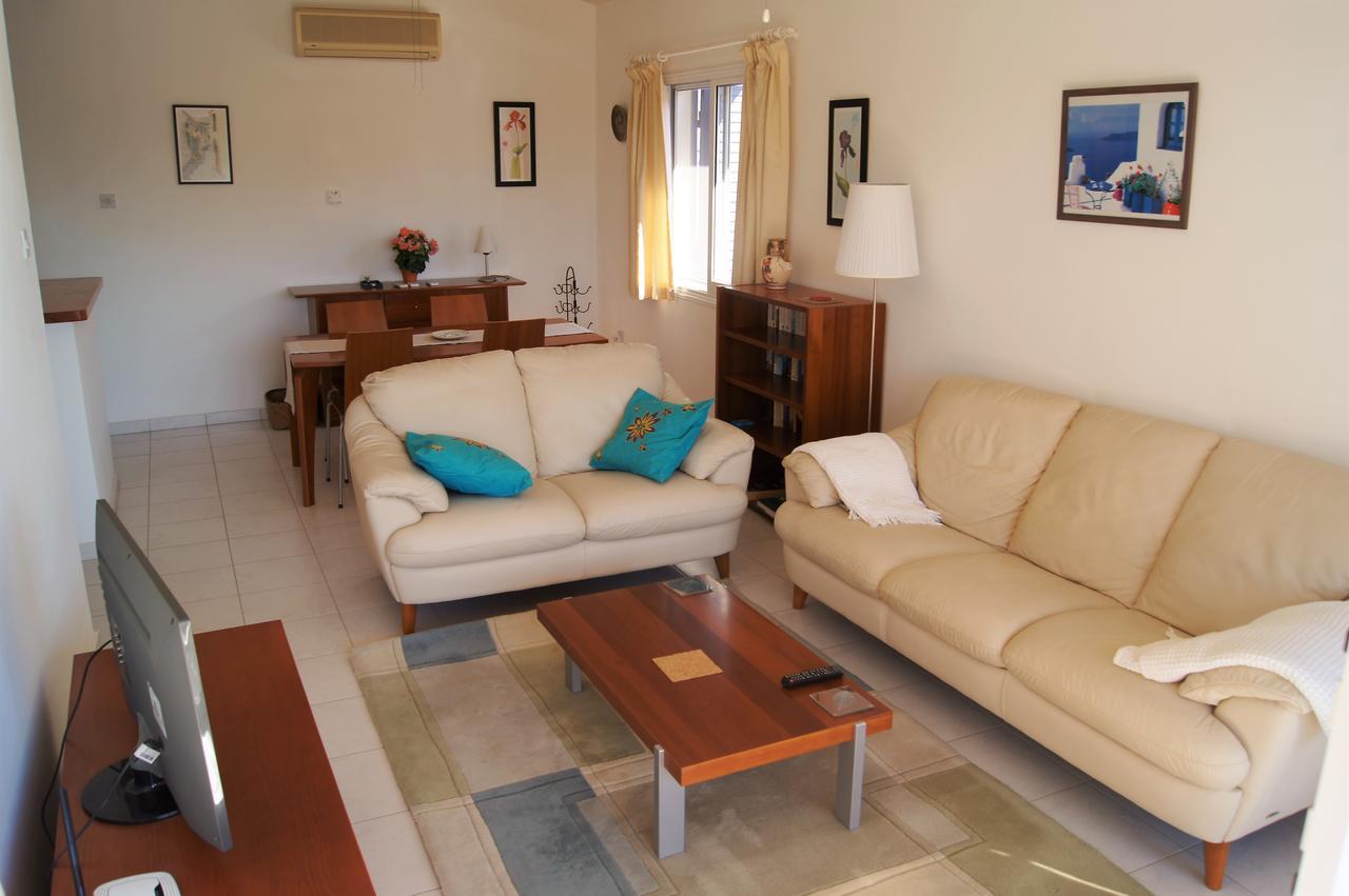 Paradise Gardens Prestige And Lovely Apartment Paphos Exteriör bild